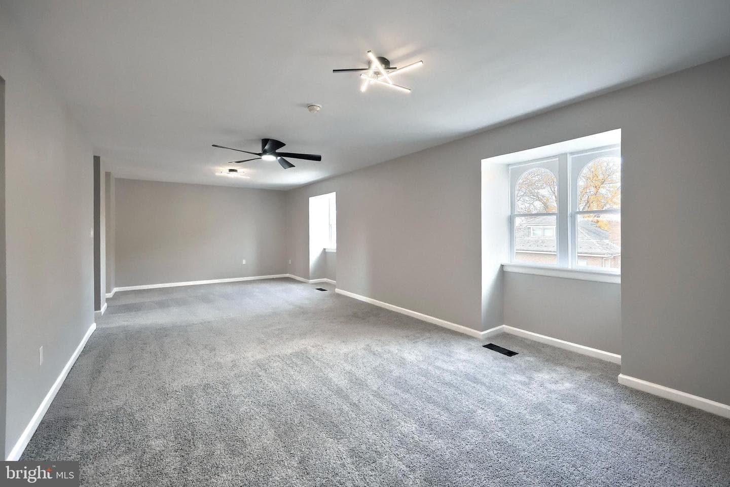 240 E King Street photo 17