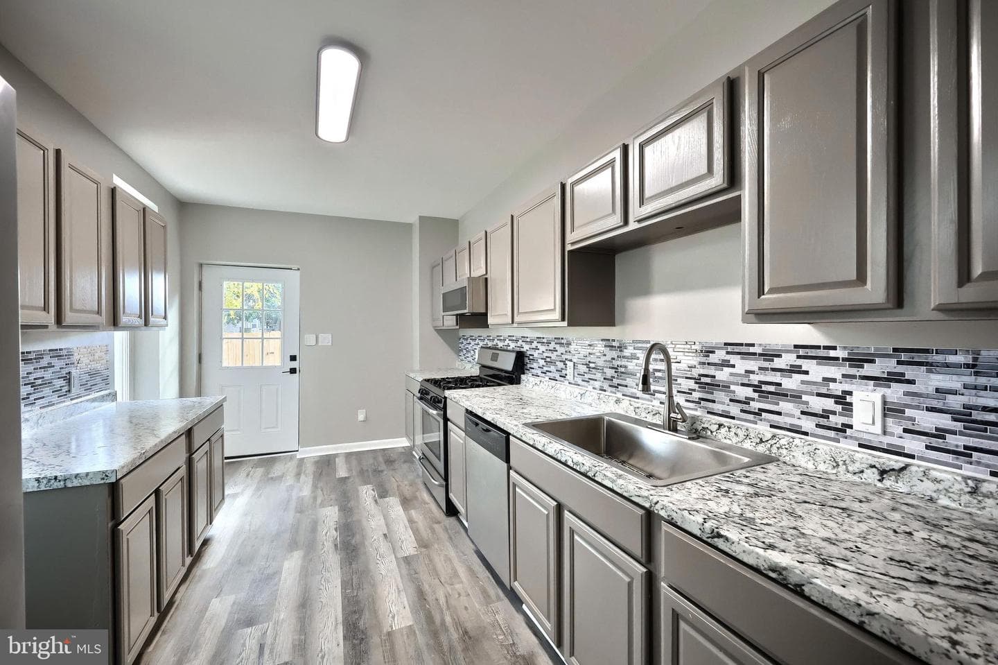 240 E King Street photo 22