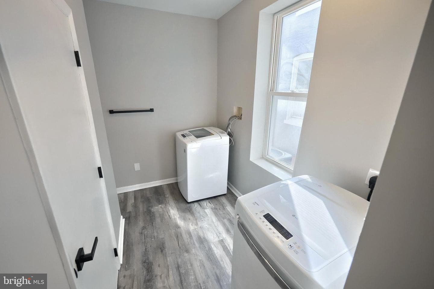 240 E King Street photo 26