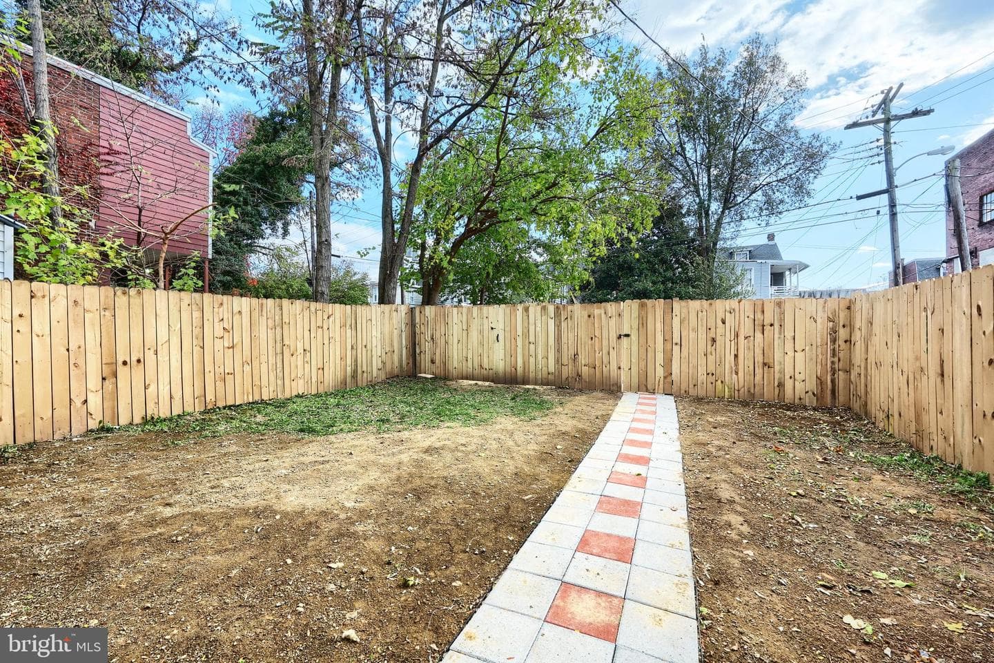 240 E King Street photo 35
