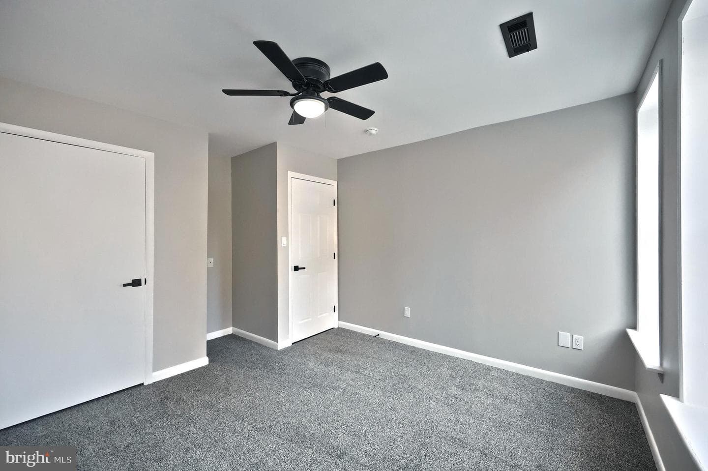 240 E King Street photo 5
