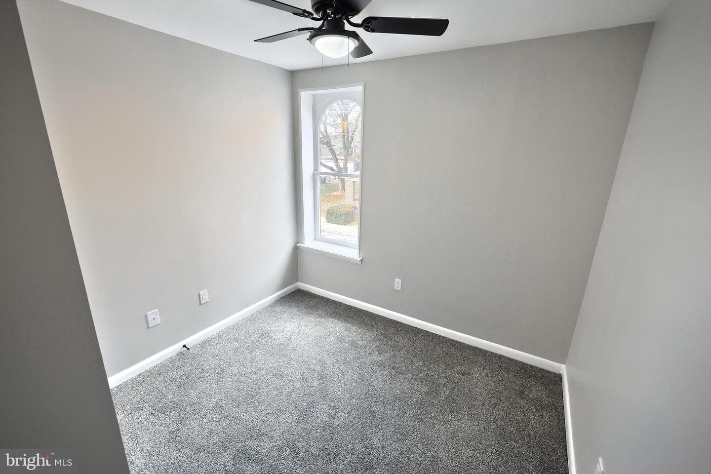 240 E King Street photo 6