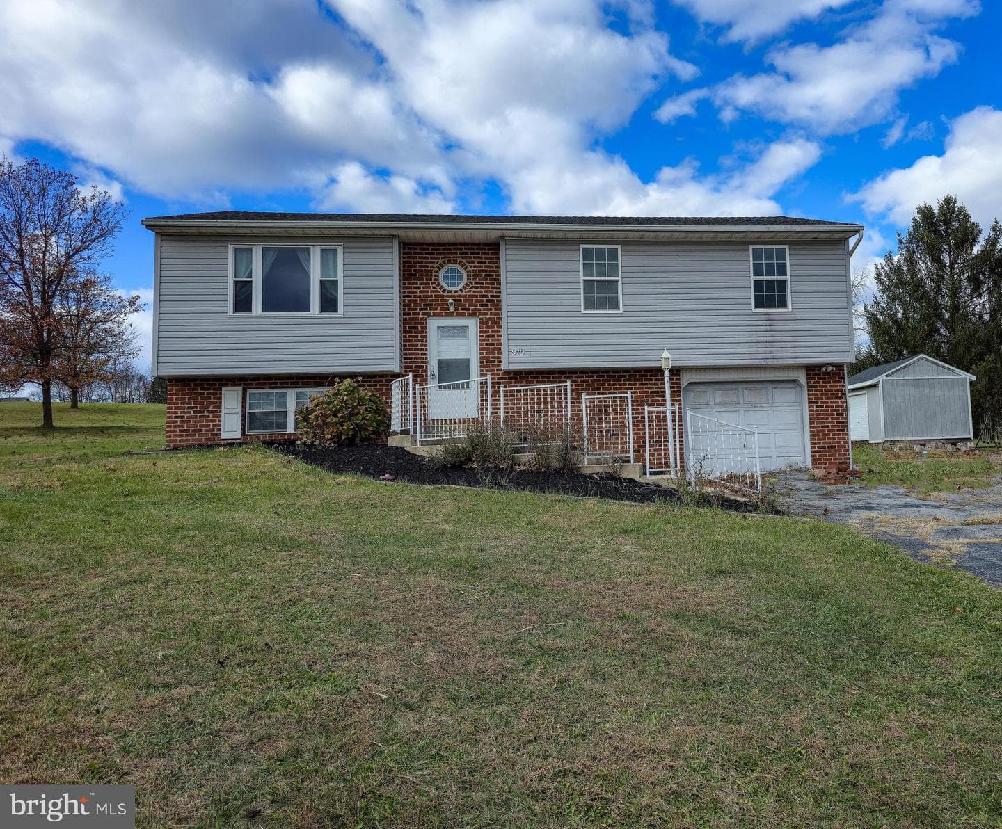 910 E Butter Road photo 4