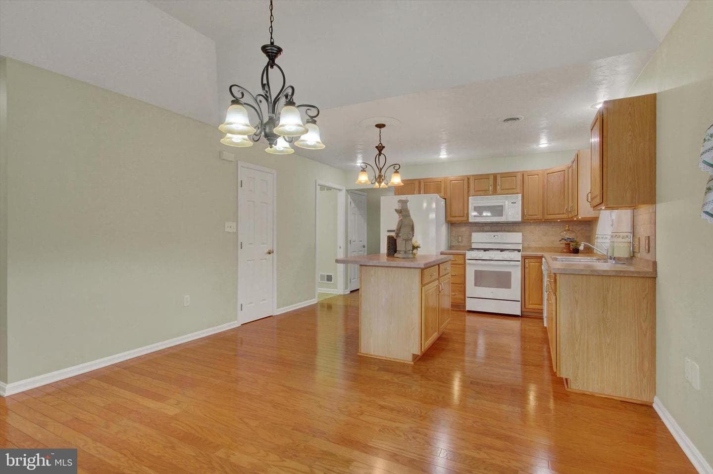 637 Northland Drive photo 11