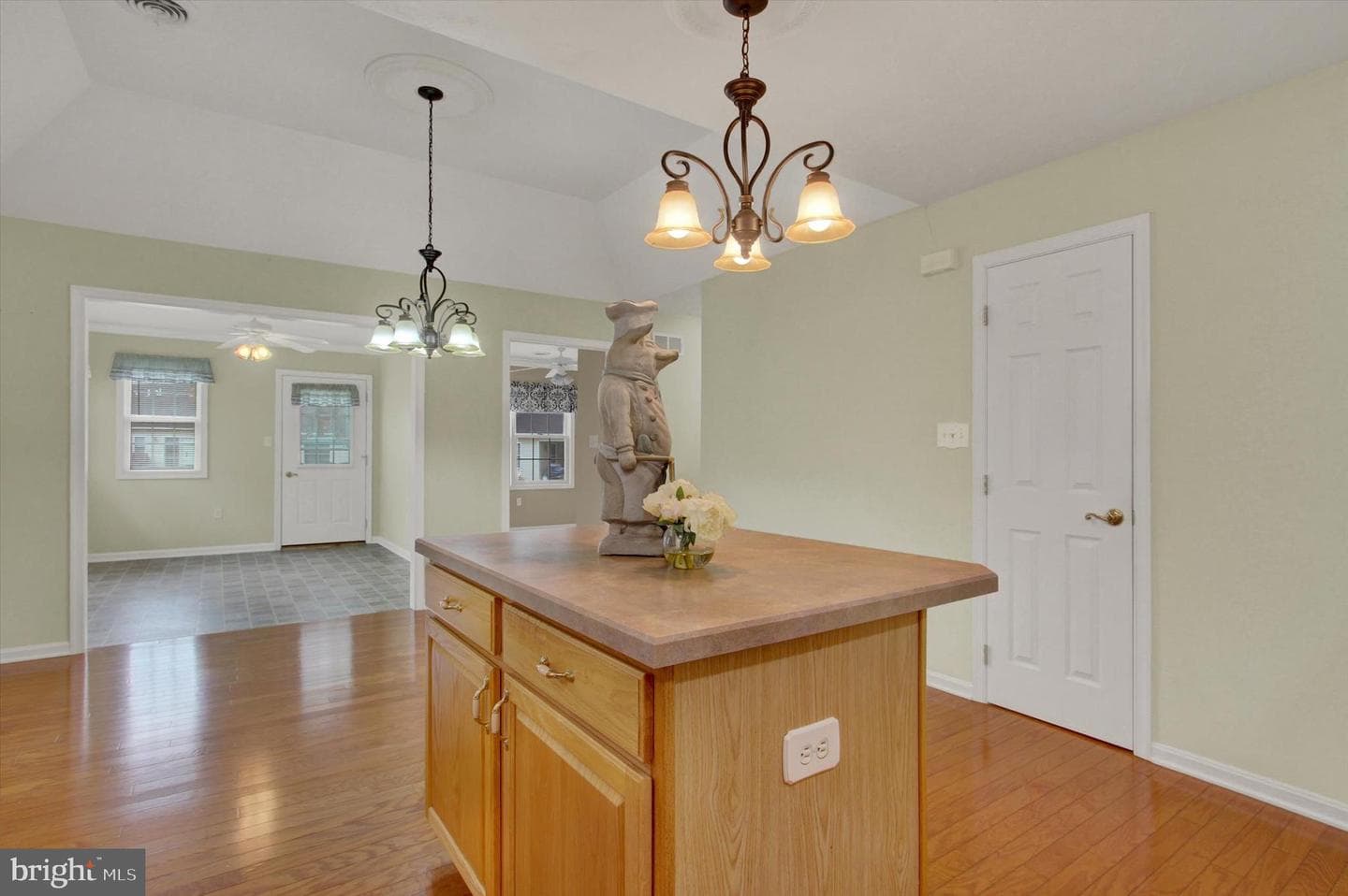637 Northland Drive photo 9