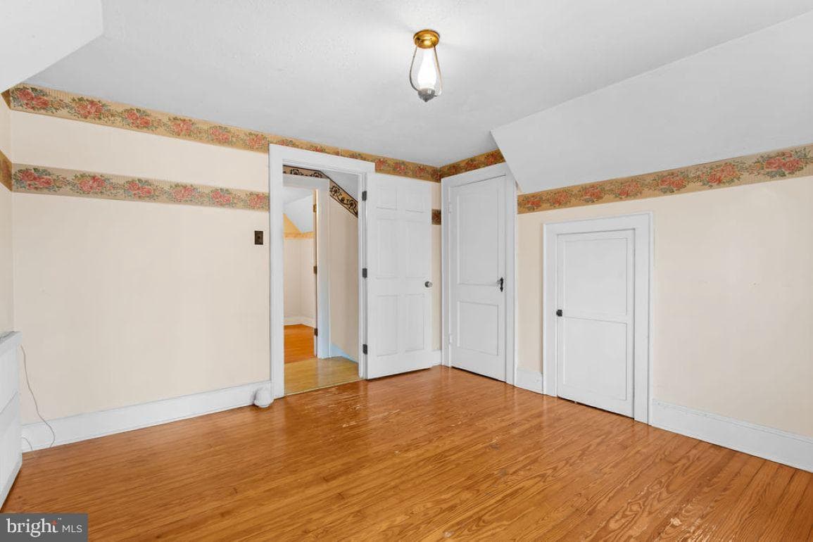 1215 E Walnut Street photo 13