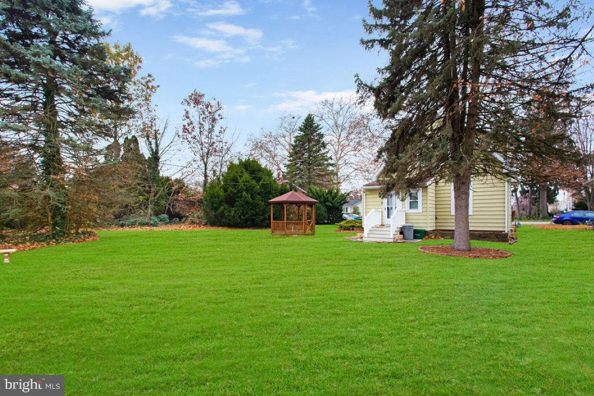 1215 E Walnut Street photo 22