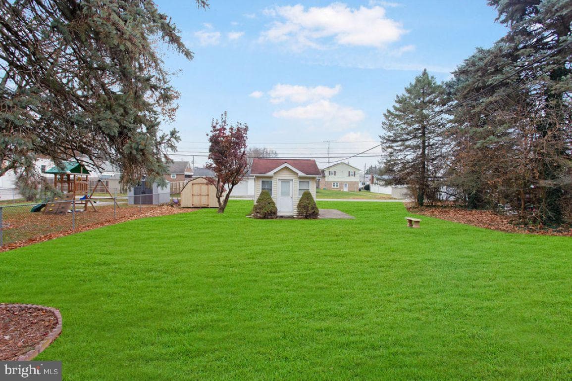 1215 E Walnut Street photo 24