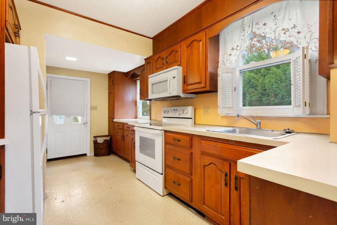 1215 E Walnut Street photo 8