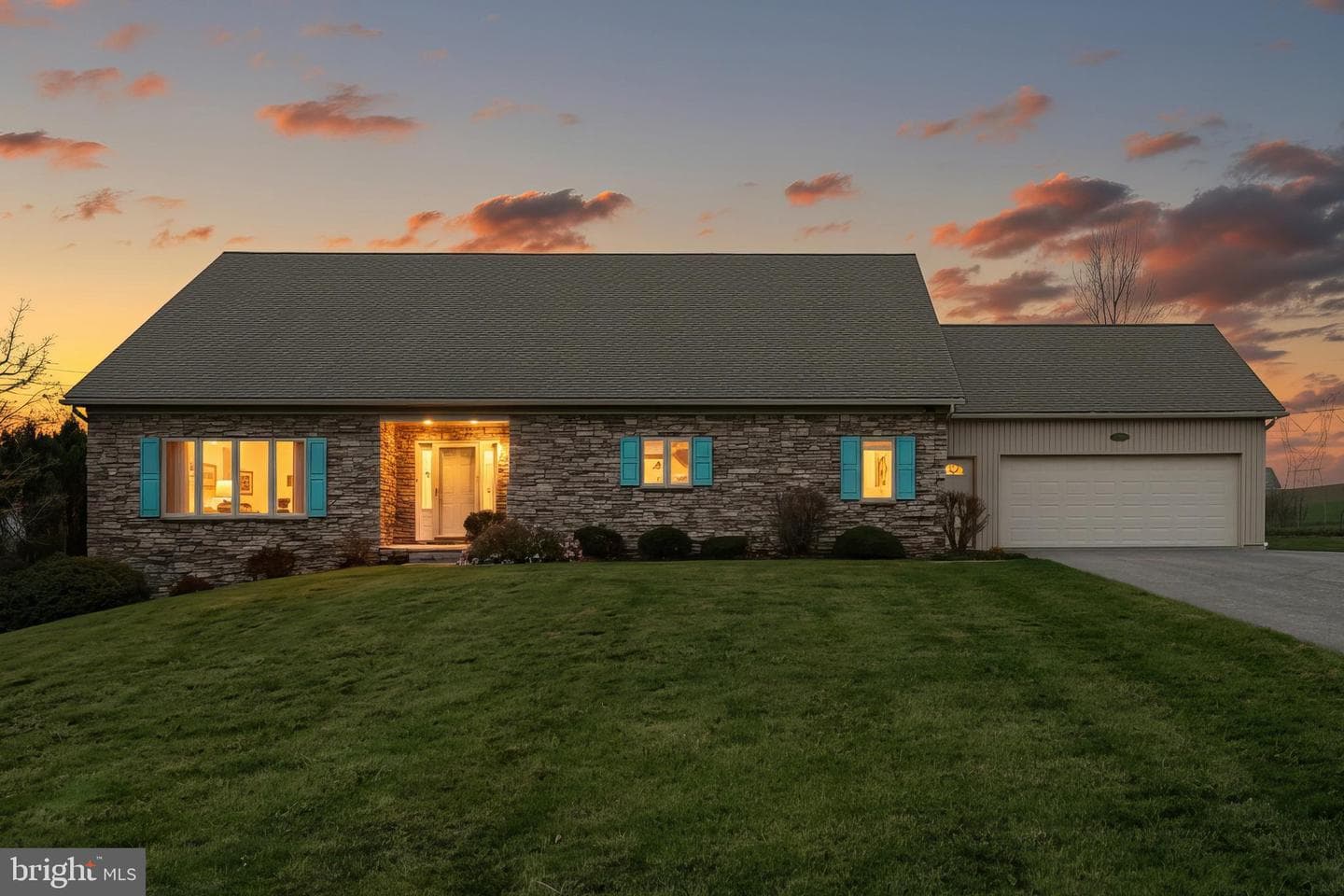 1317 Manor Road photo 2