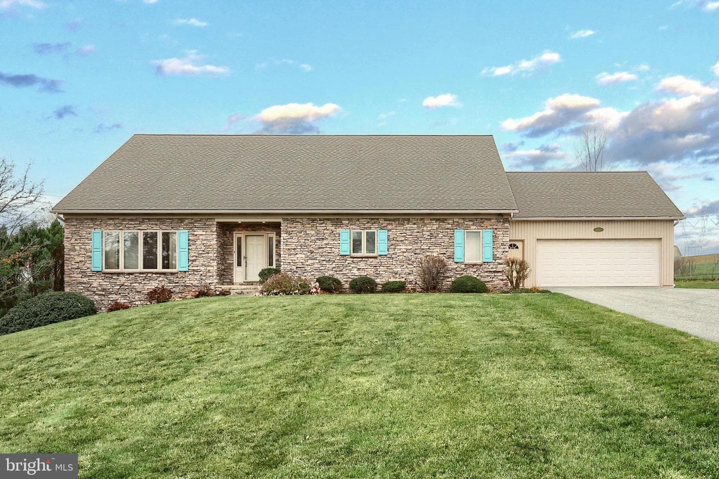 1317 Manor Road photo 3