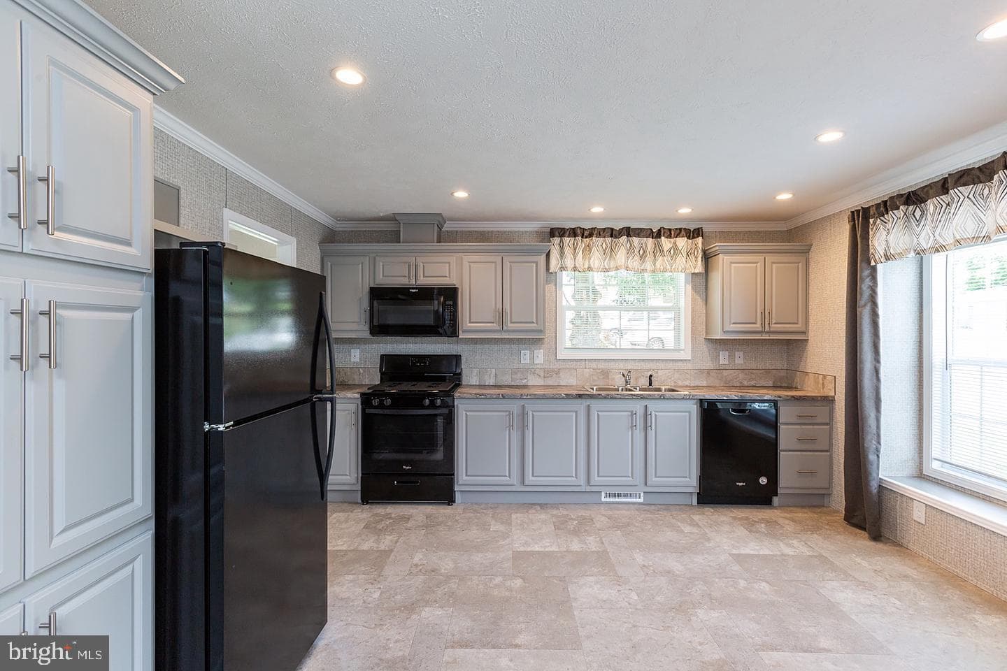 92 Cherokee Drive photo 3