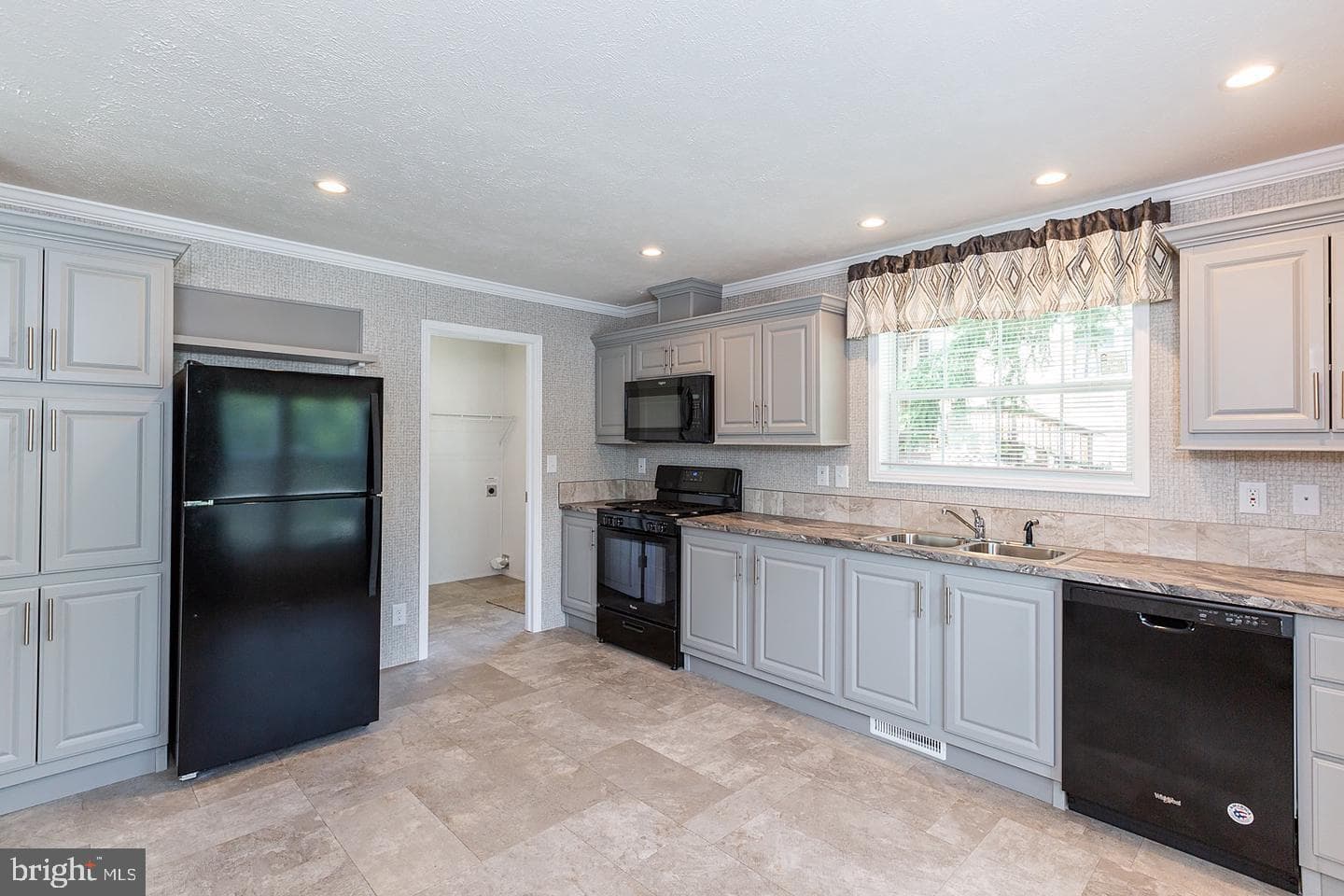 92 Cherokee Drive photo 4