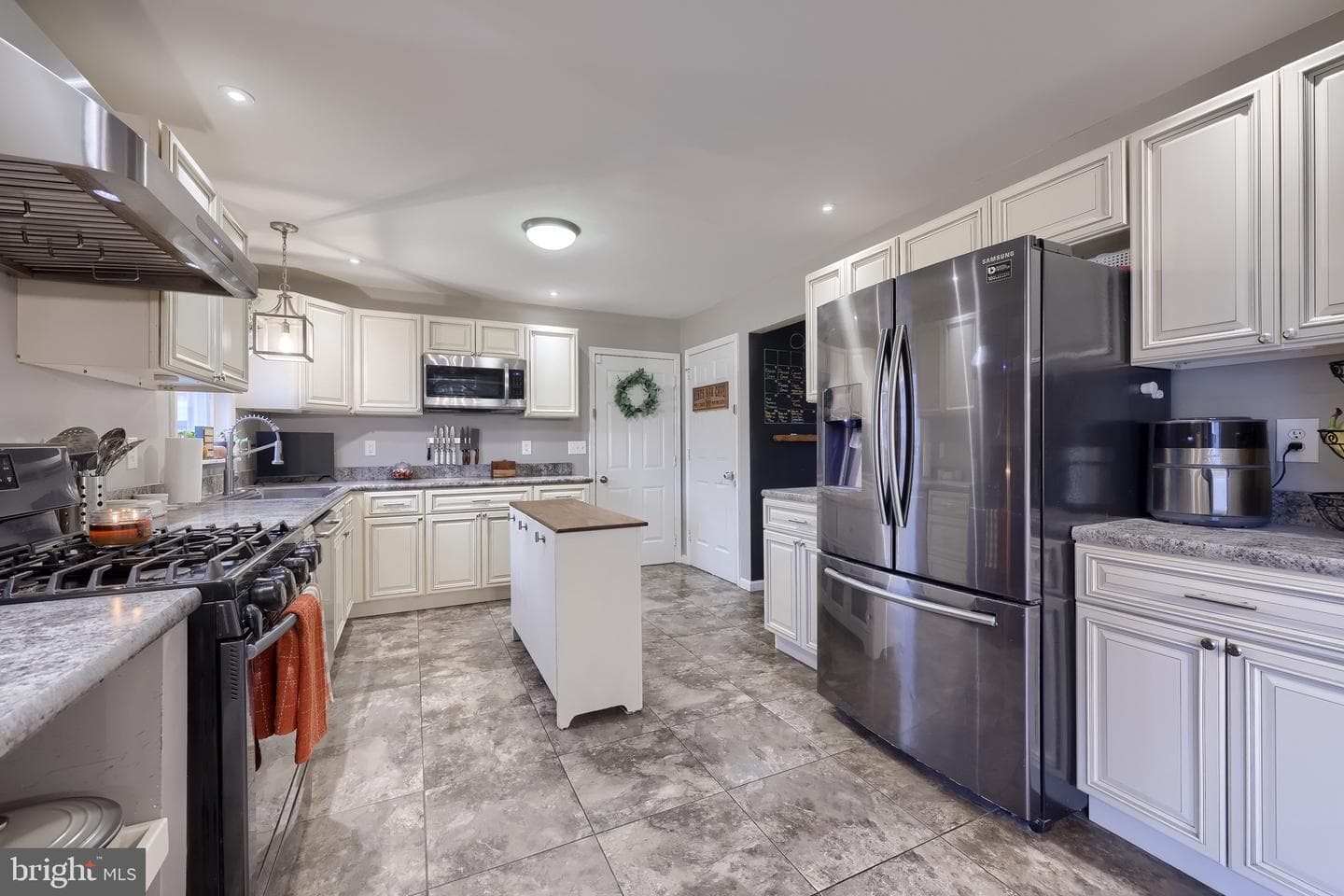 115 Abbey Drive photo 24