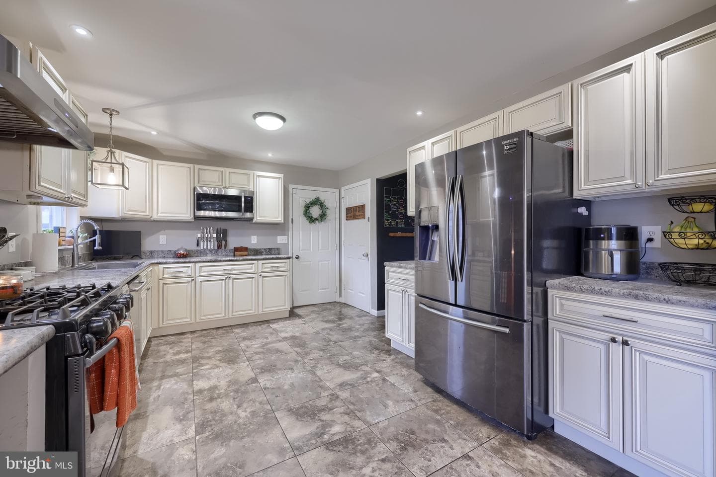 115 Abbey Drive photo 32