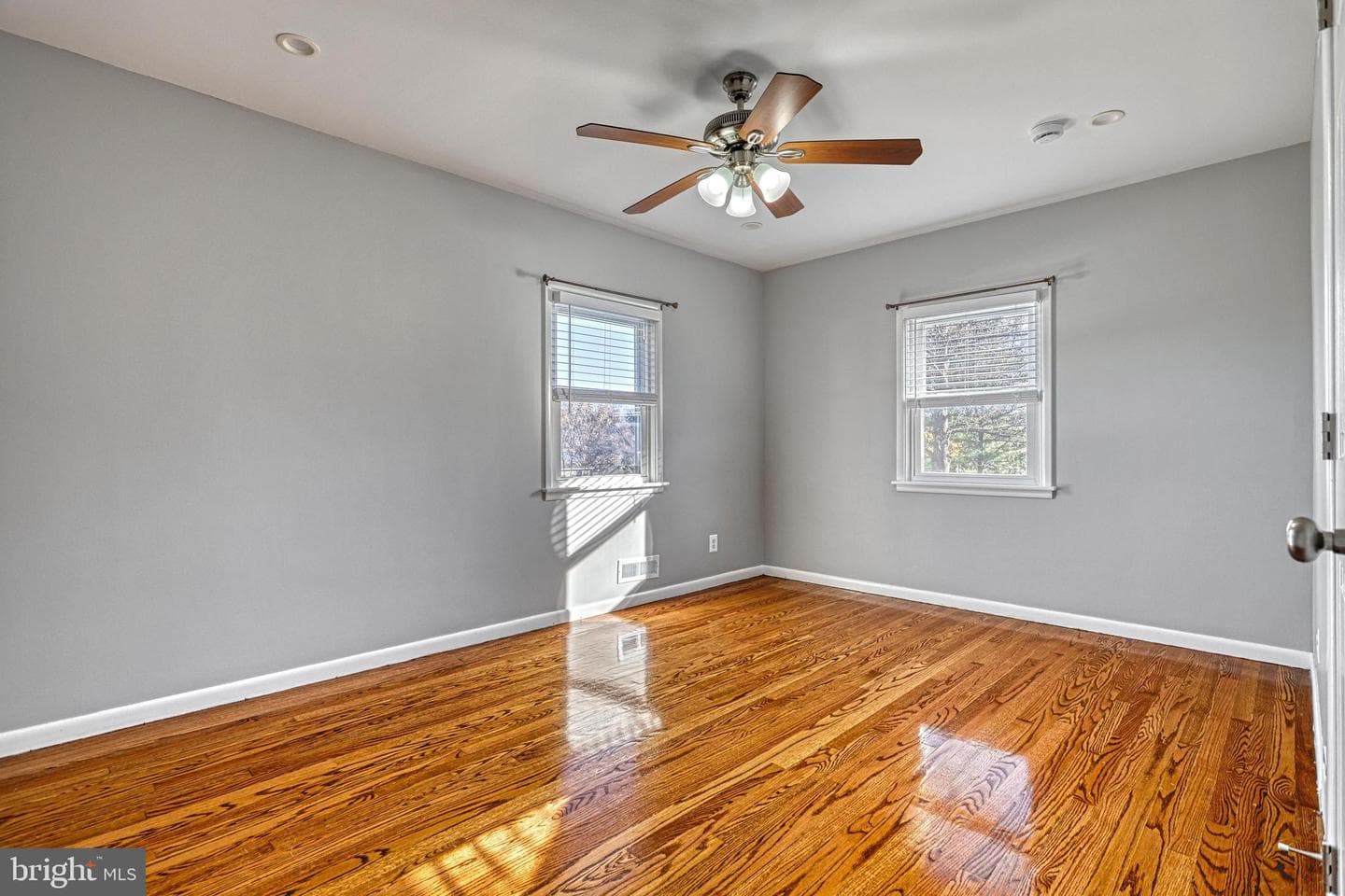 17 Charles Avenue photo 19