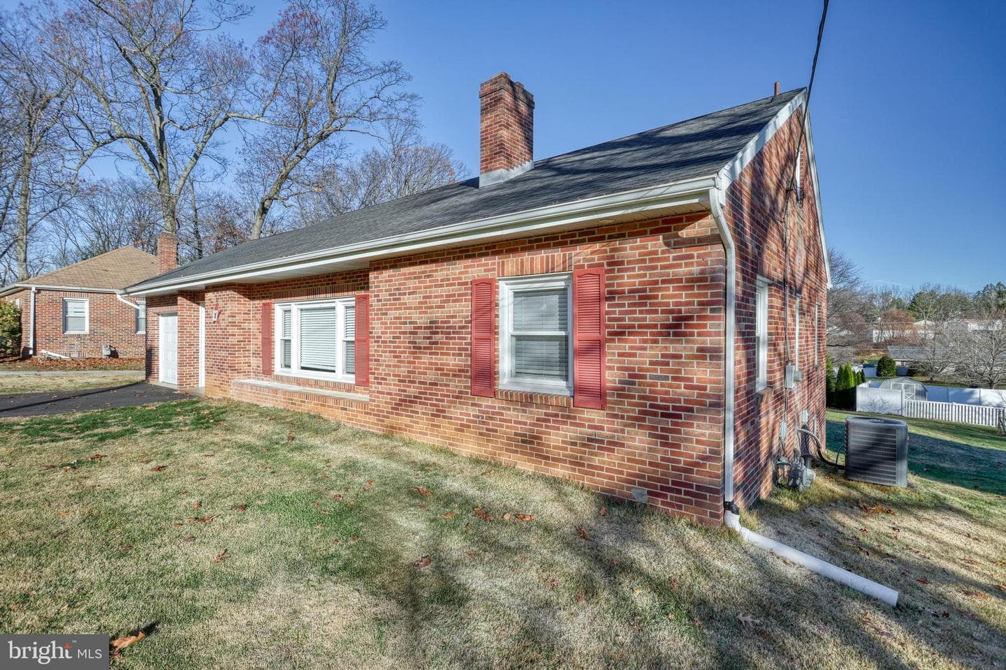 17 Charles Avenue photo 4
