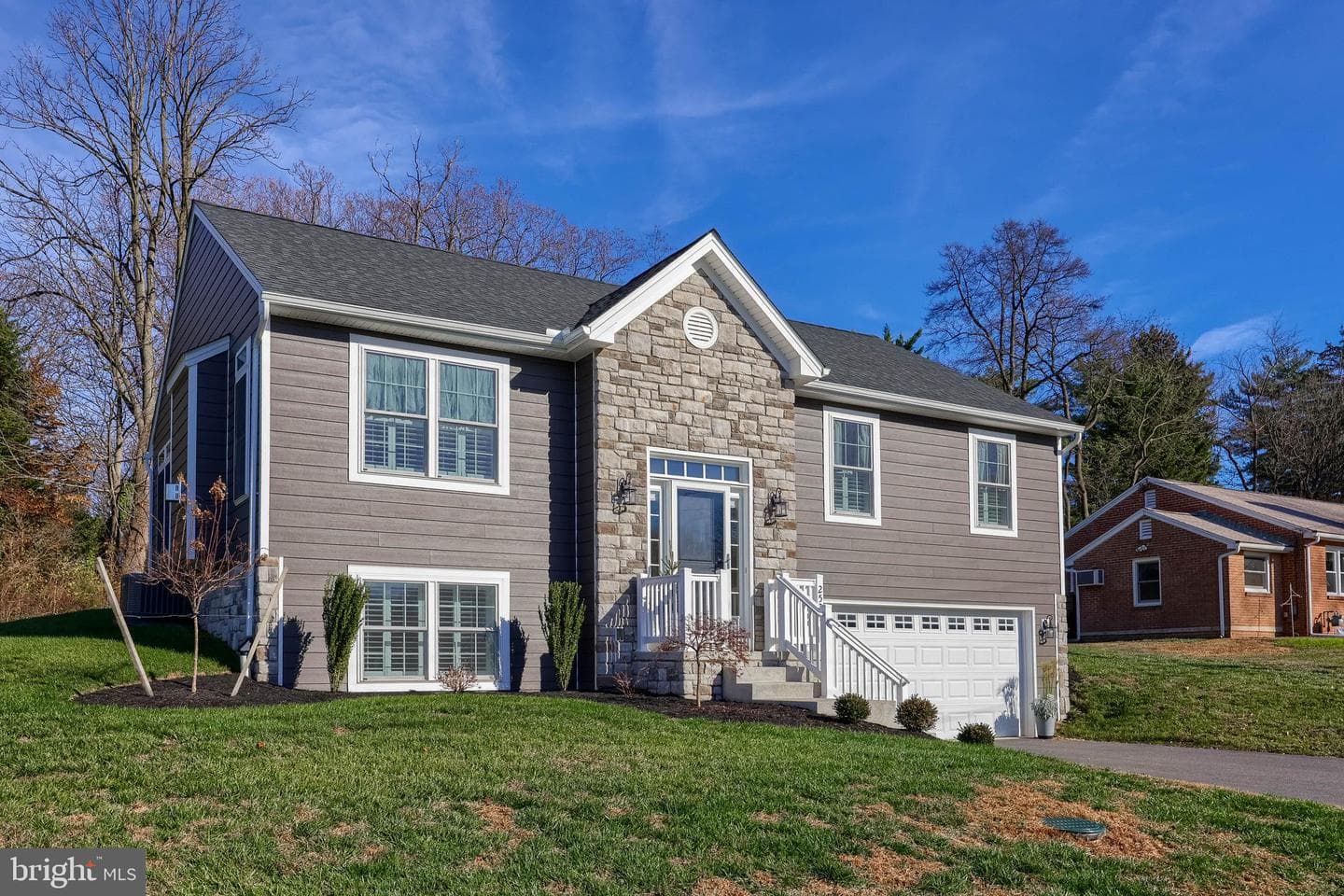 2521 Edgewood Lane photo 2