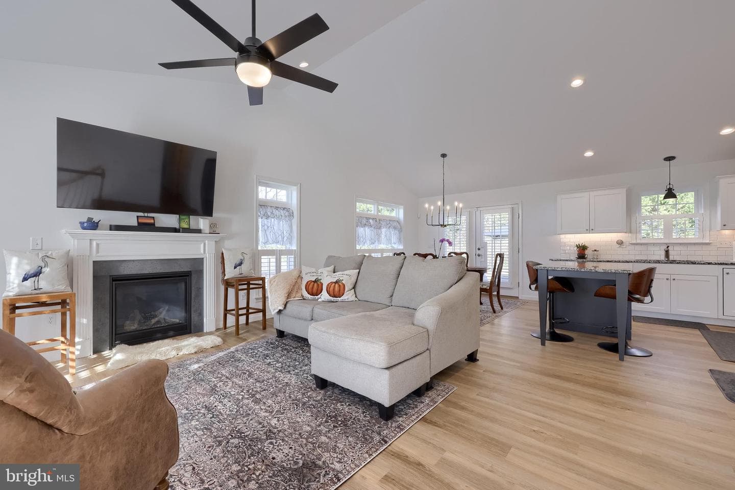 2521 Edgewood Lane photo 6