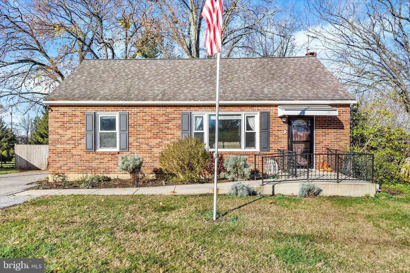 1095 Church Road photo 2