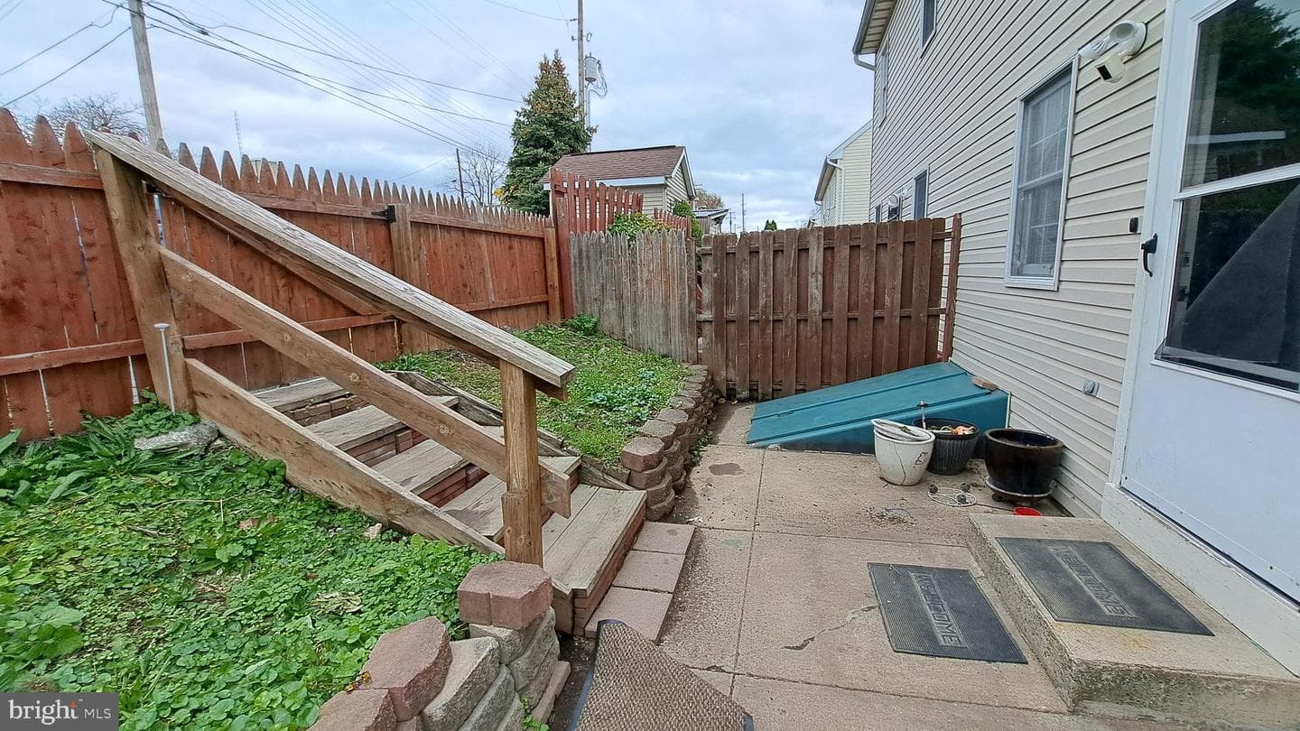 805 Donnelly Street photo 14