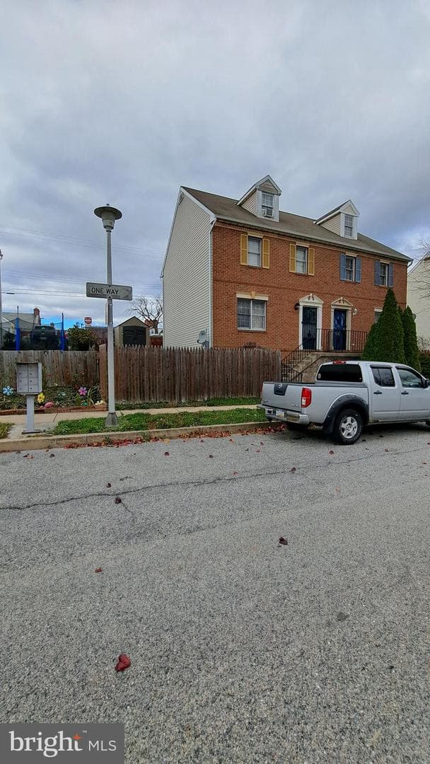 805 Donnelly Street photo 2