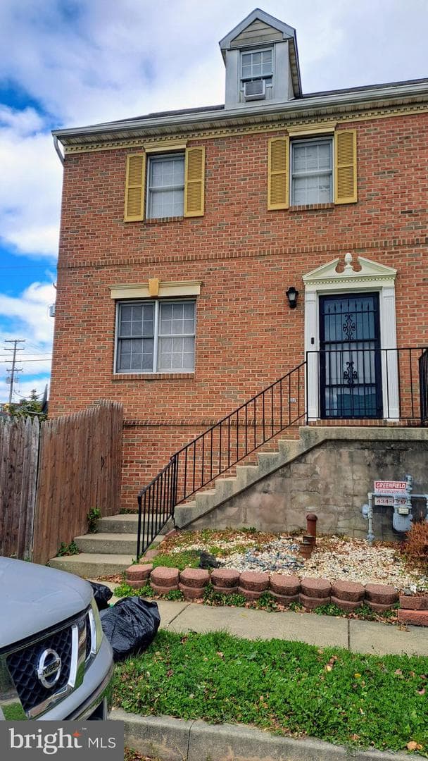805 Donnelly Street photo 3