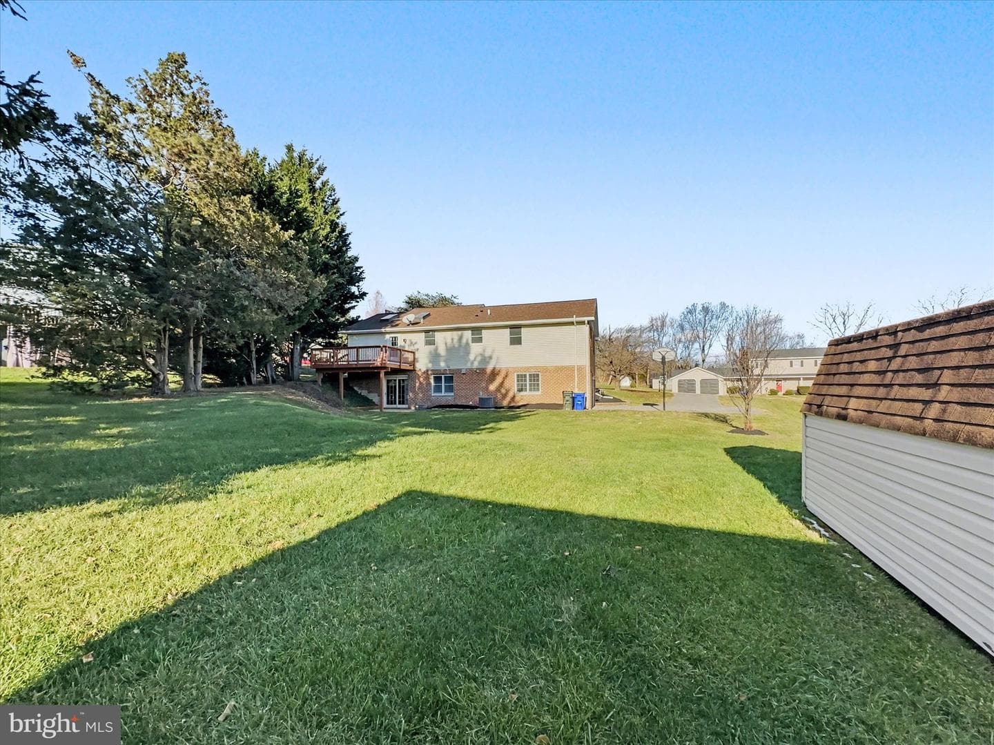 1629 Yorktowne Drive photo 2