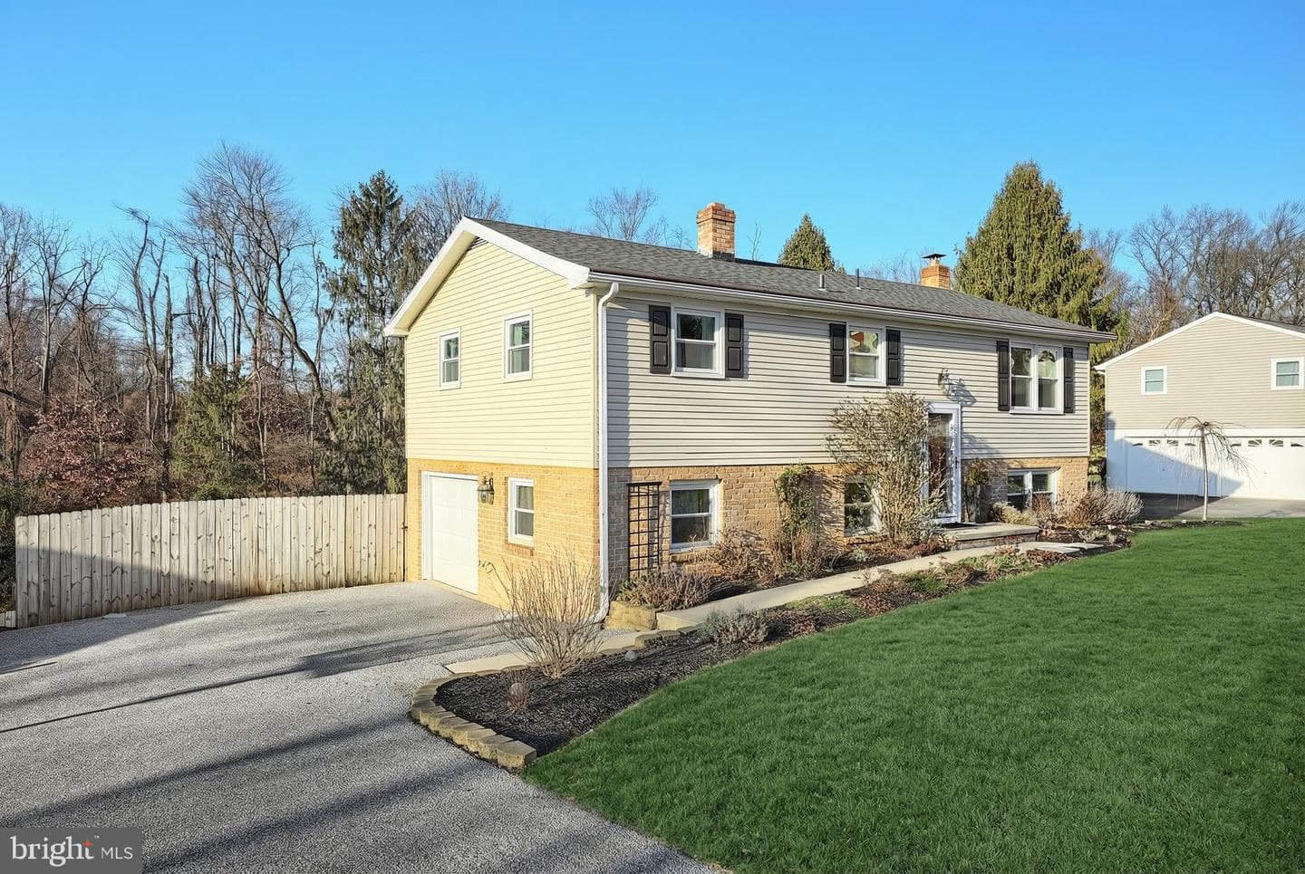 516 Gary Drive photo 3