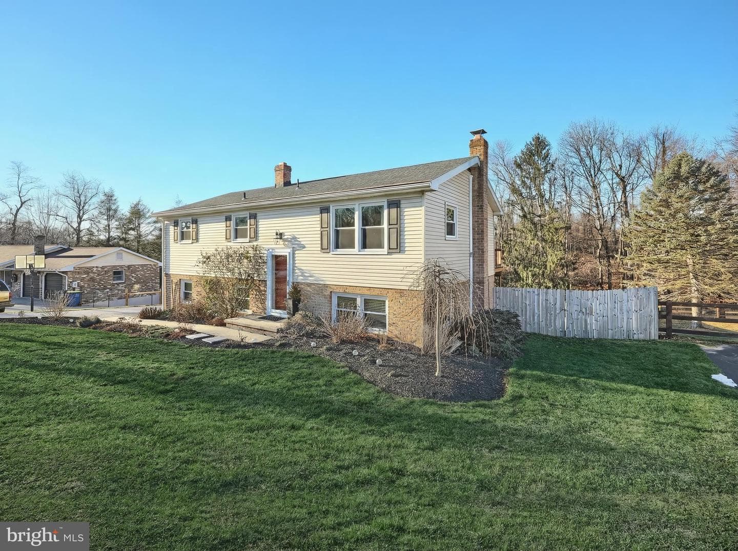 516 Gary Drive photo 4