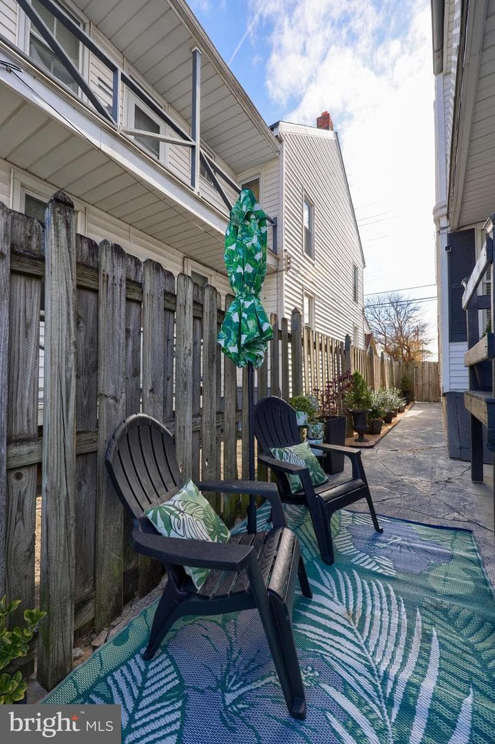 857 E Princess Street photo 32