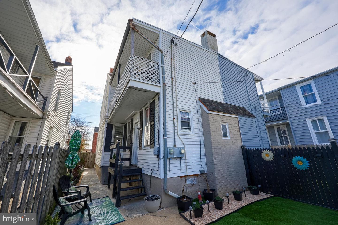 857 E Princess Street photo 33
