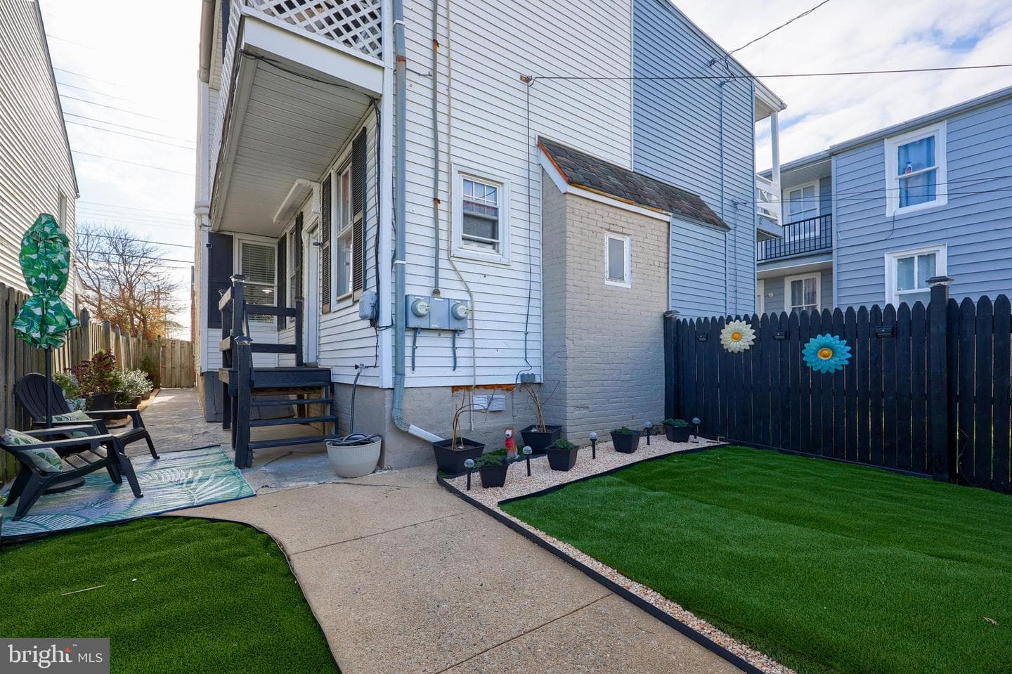 857 E Princess Street photo 34