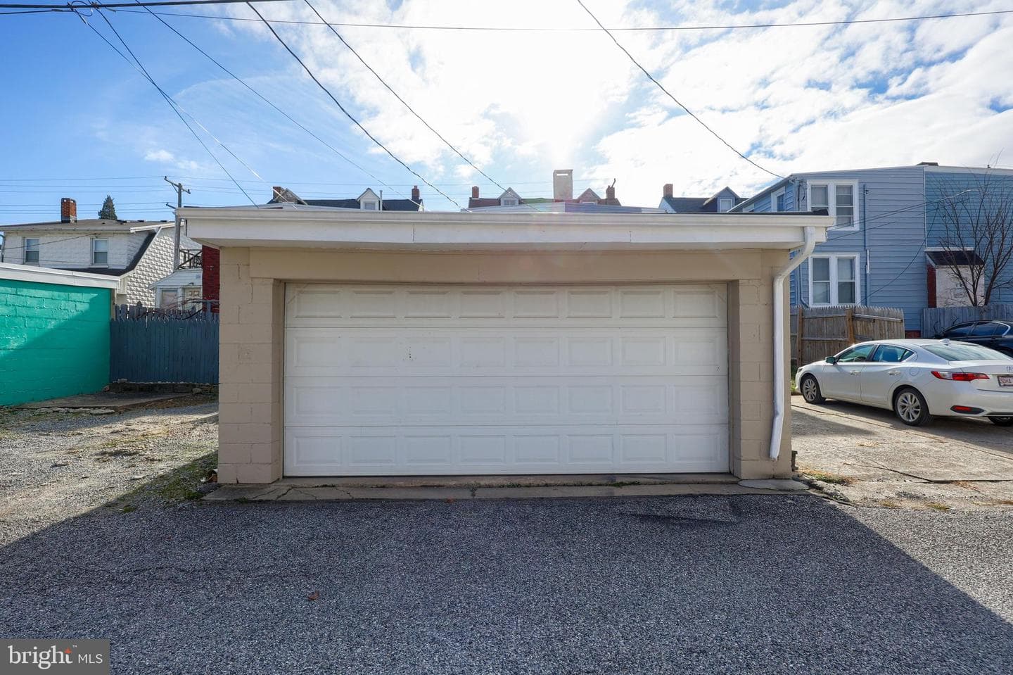857 E Princess Street photo 37