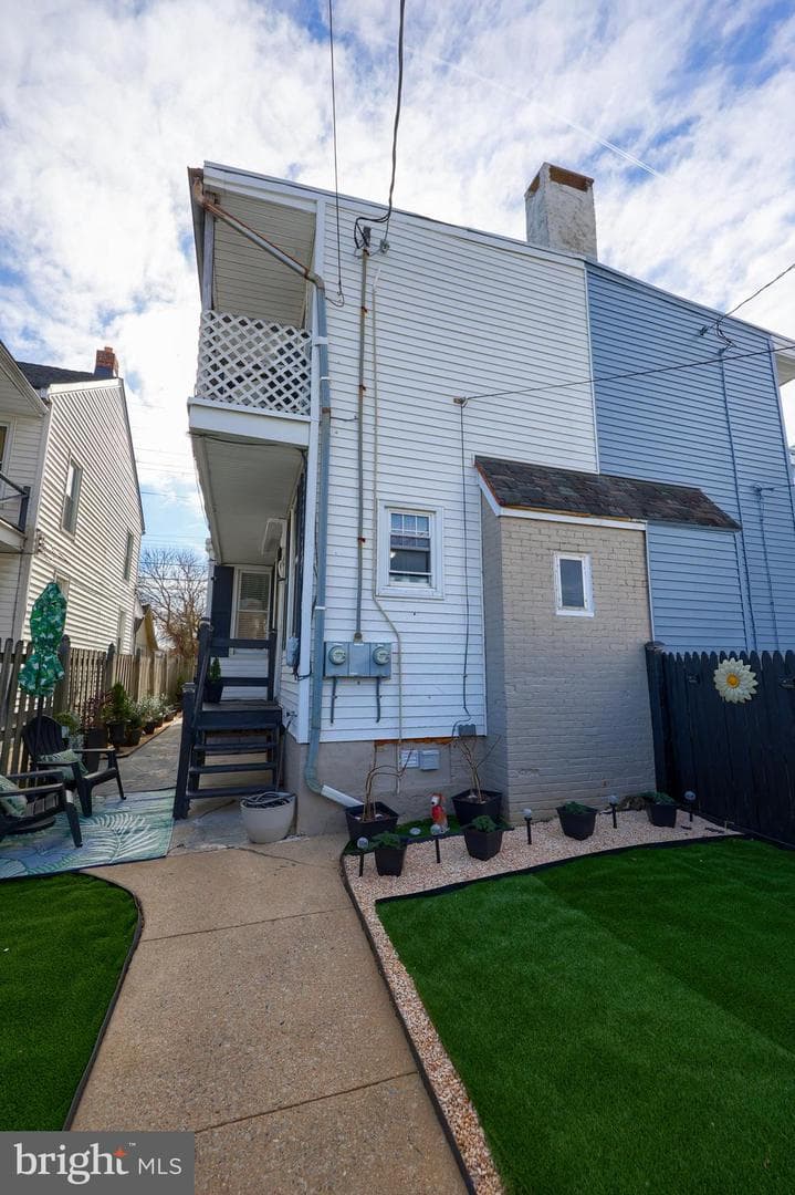 857 E Princess Street photo 38