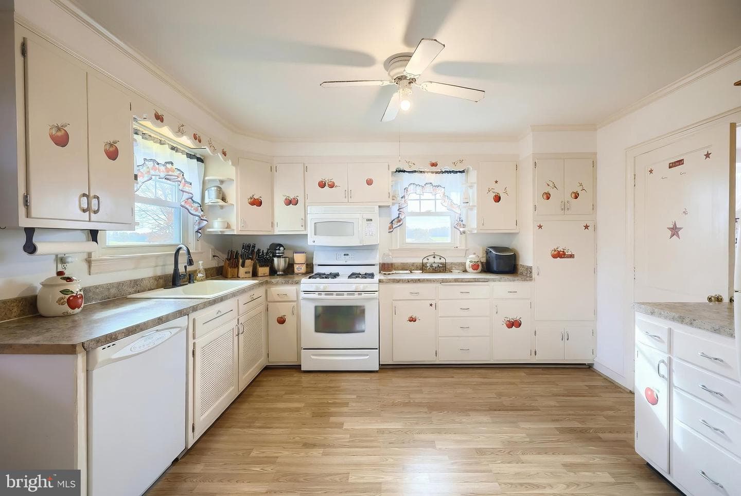 3069 N George Street photo 11