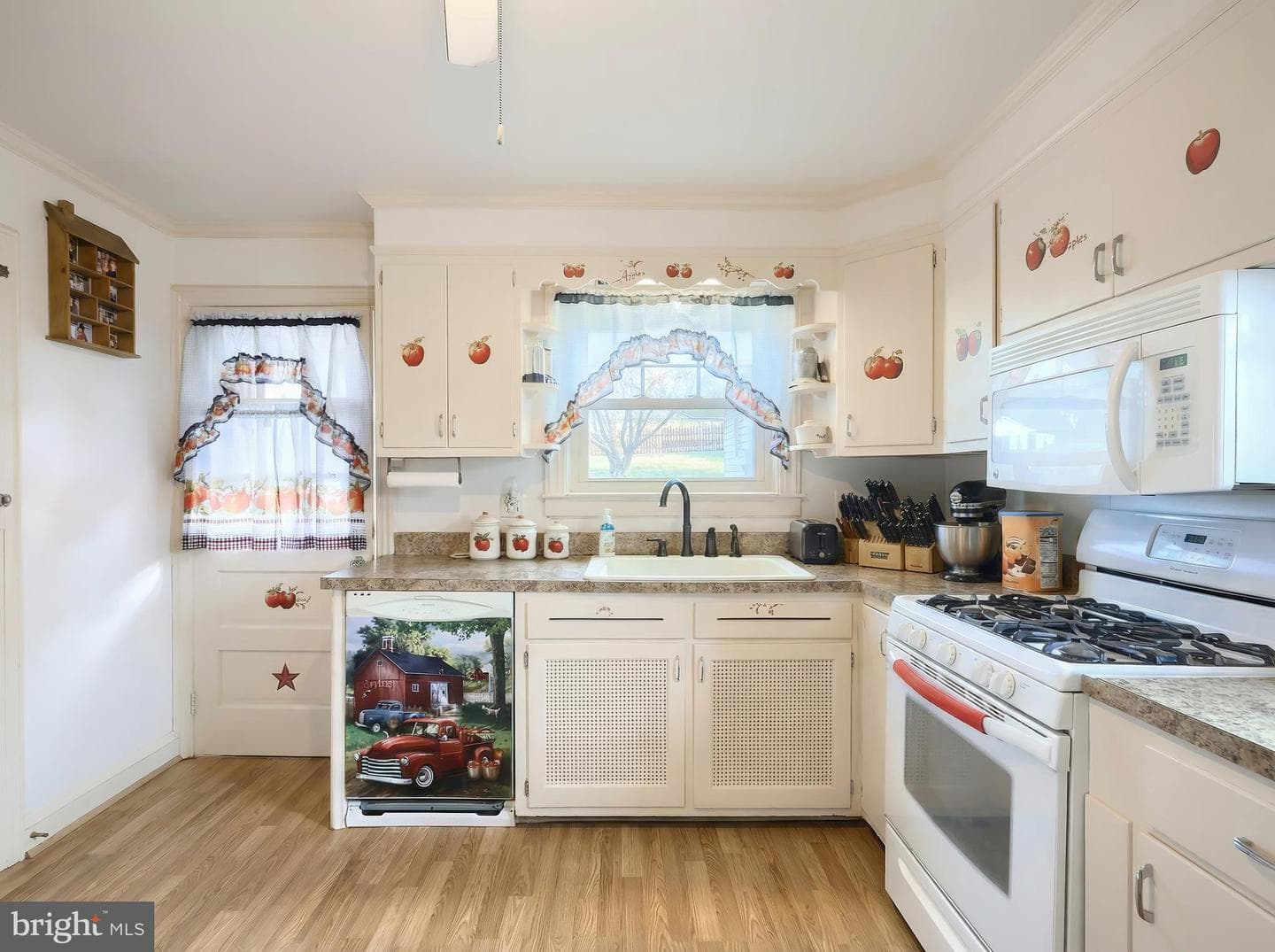 3069 N George Street photo 12
