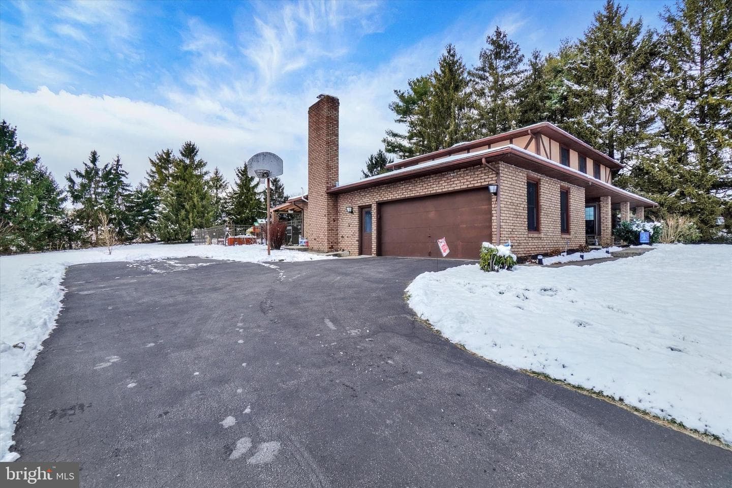 2350 Sutton Road photo 2