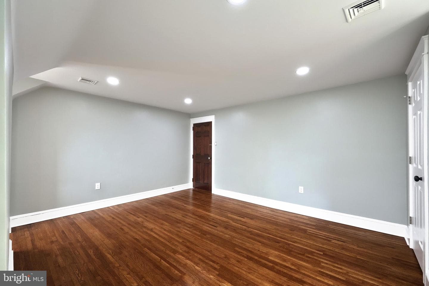29 N Rockburn Street photo 24