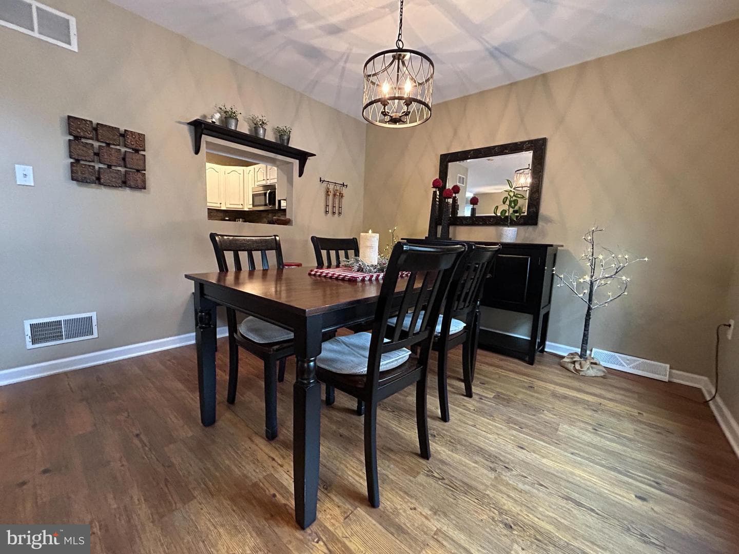 55 Jean Lo Way photo 10