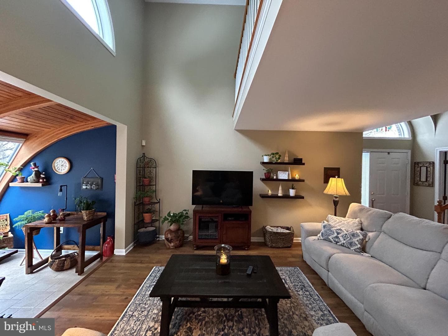 55 Jean Lo Way photo 5