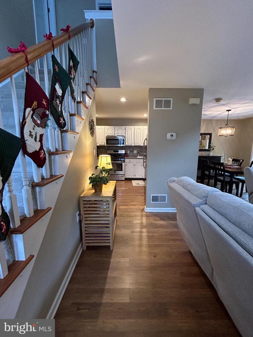 55 Jean Lo Way photo 6