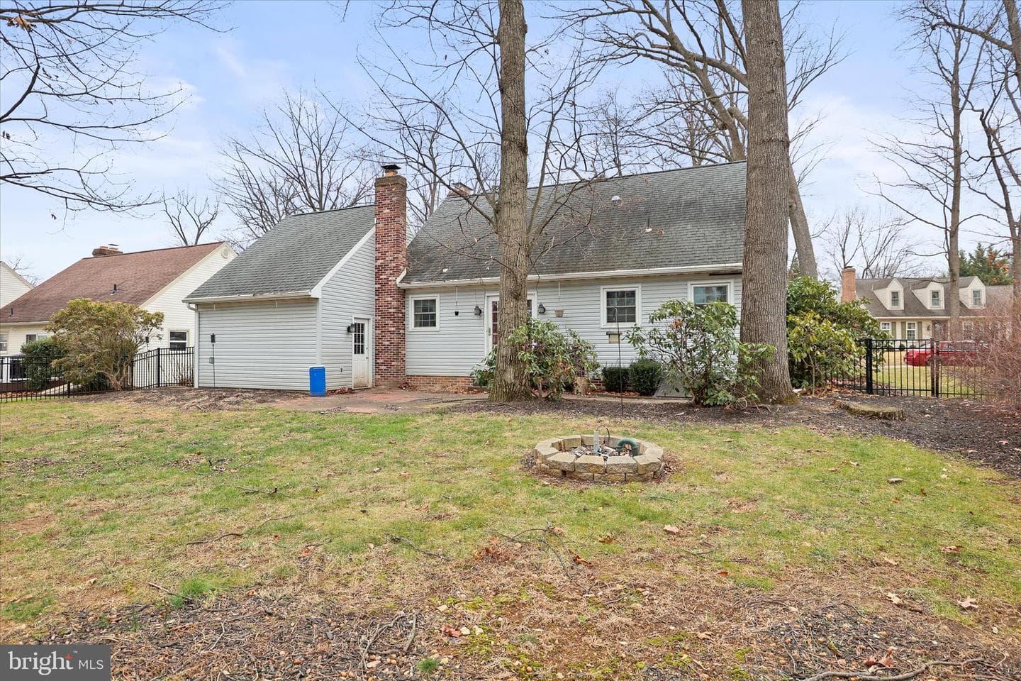 15 Sheridan Drive photo 3