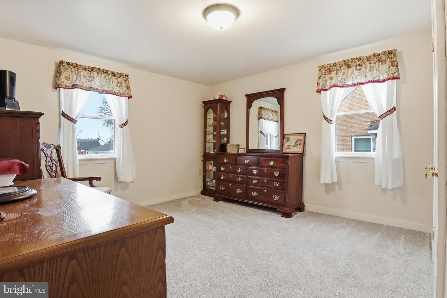 56 N East St photo 12