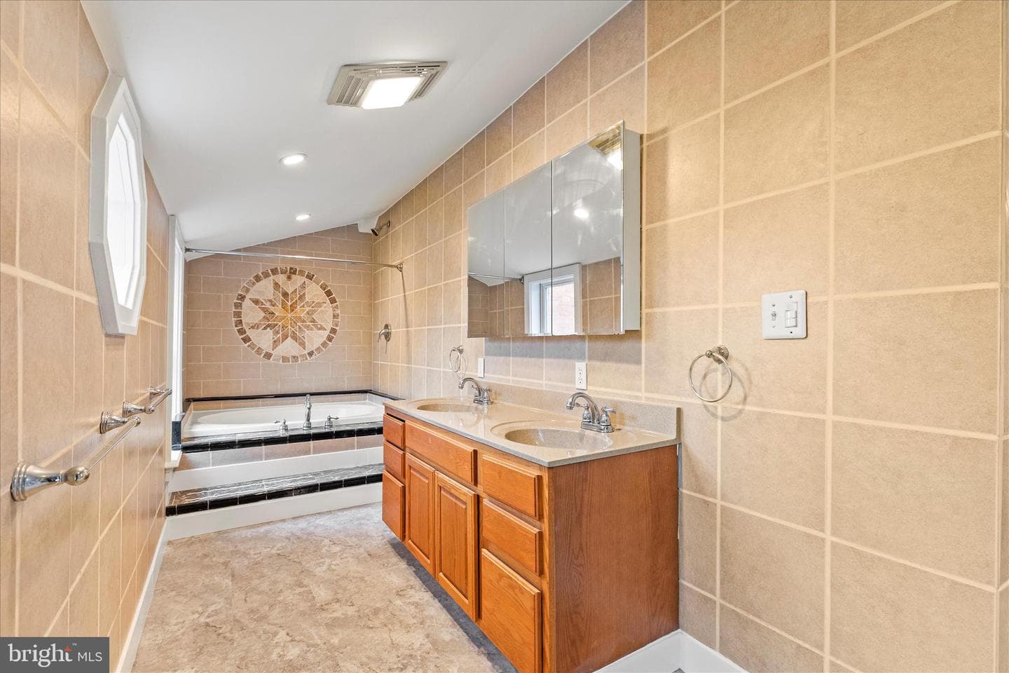 113 Locust Street photo 25