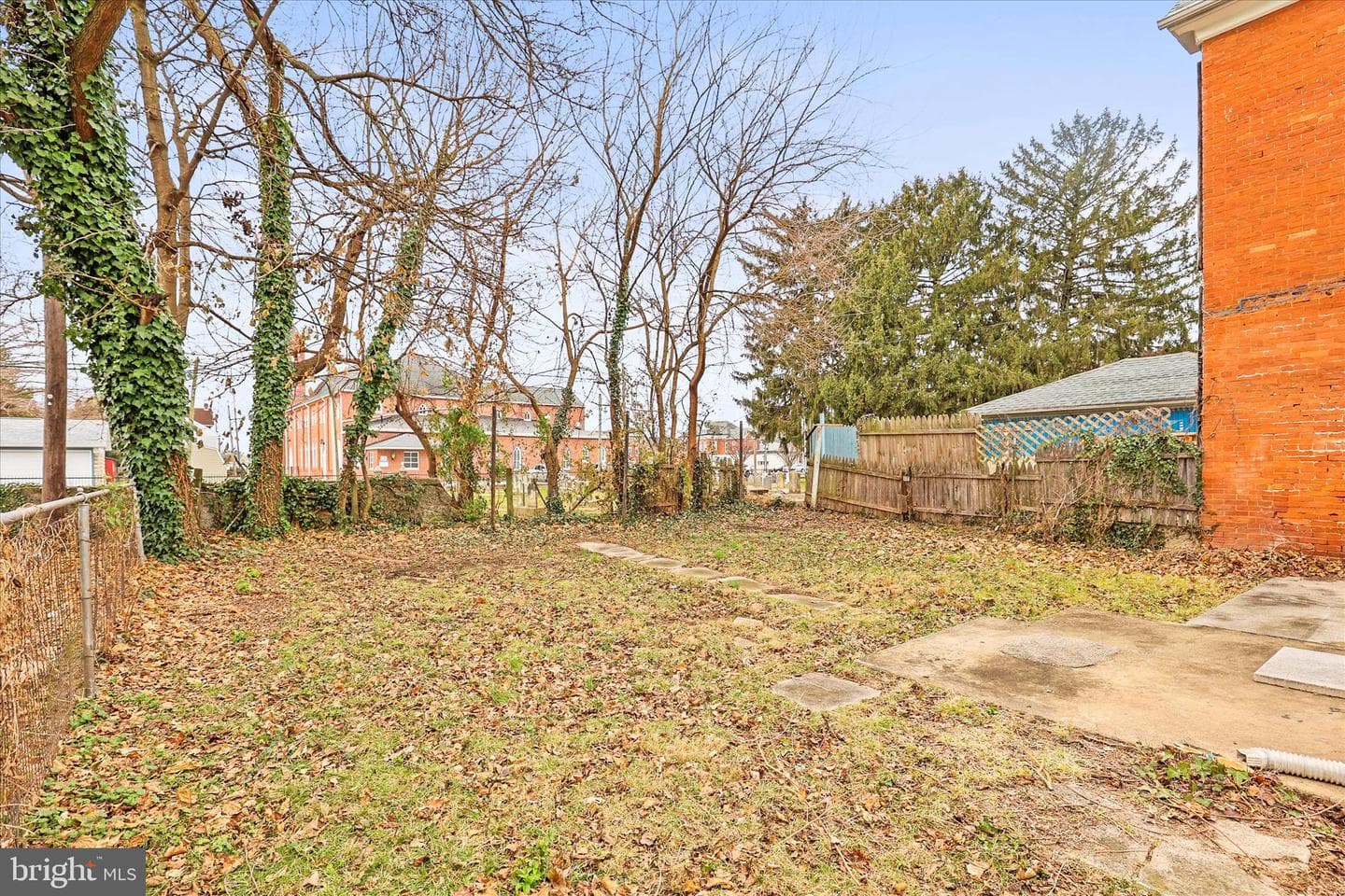 113 Locust Street photo 31
