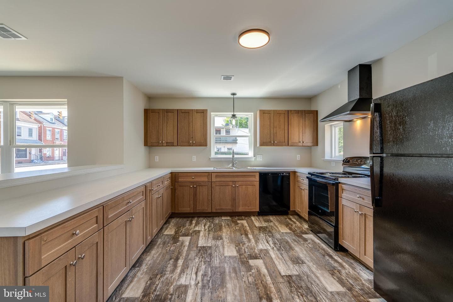 254 S Queen Street photo 15