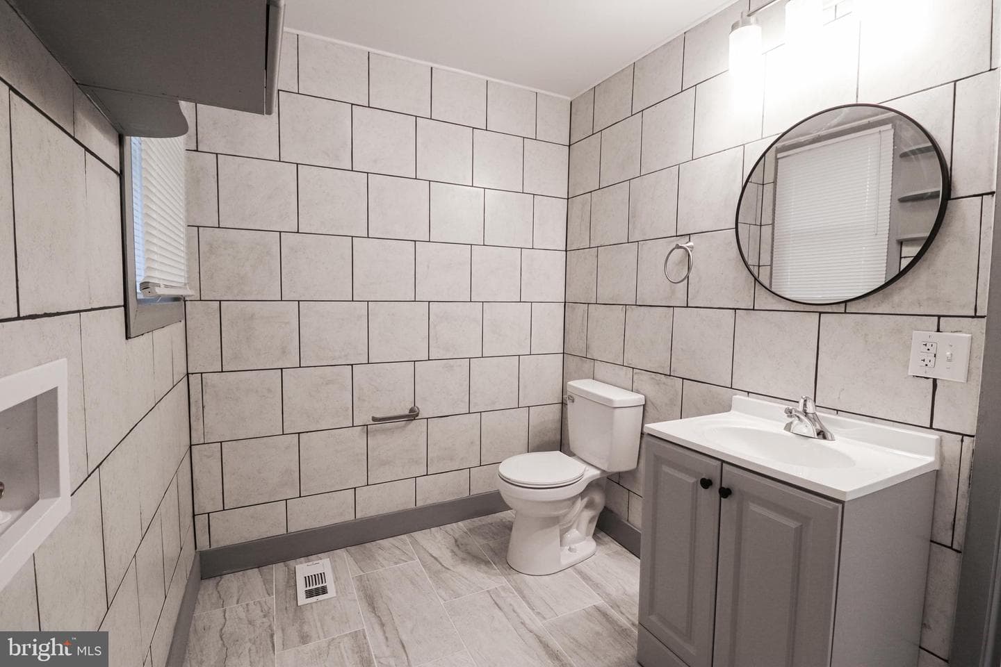 539 W King Street photo 16