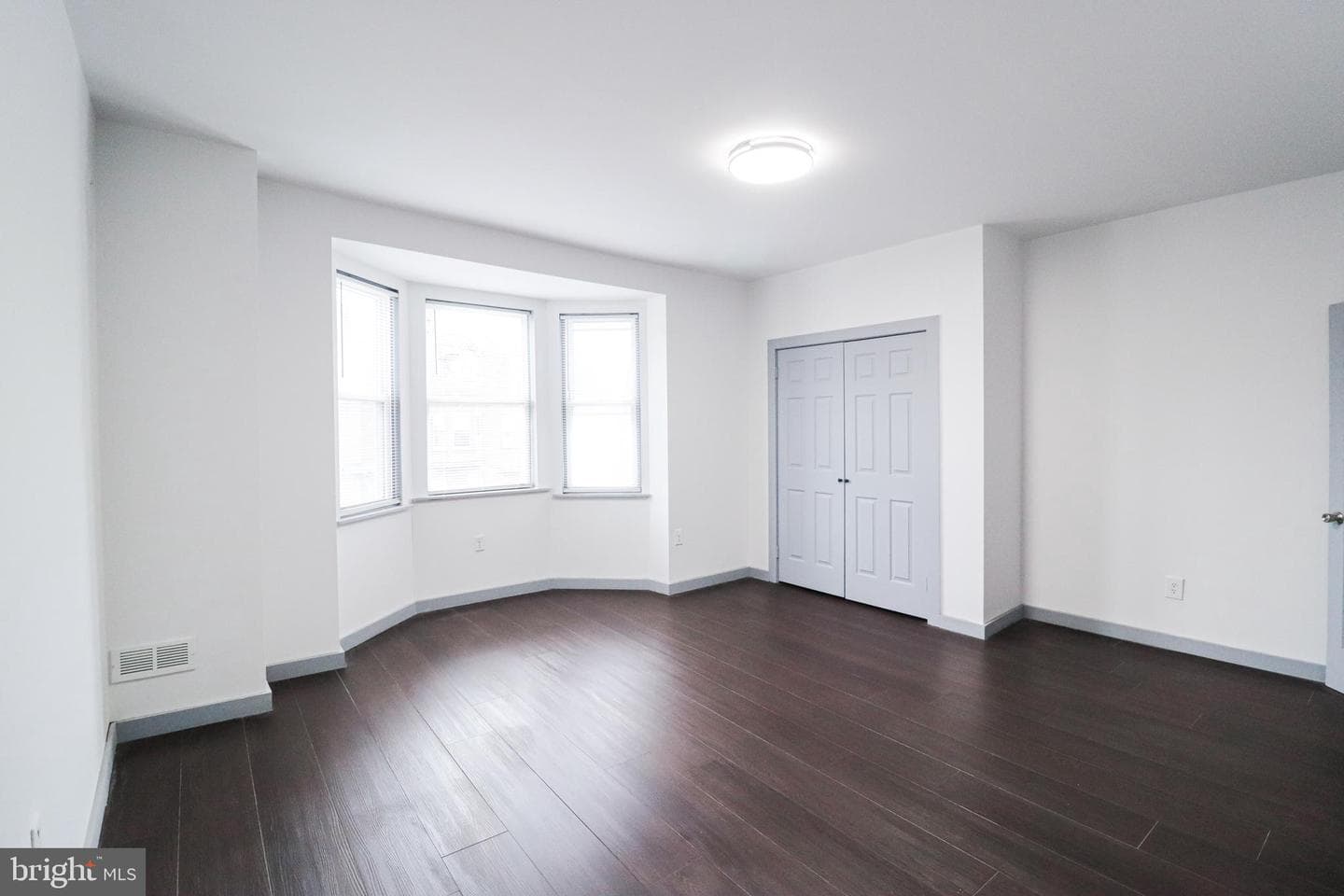 539 W King Street photo 31