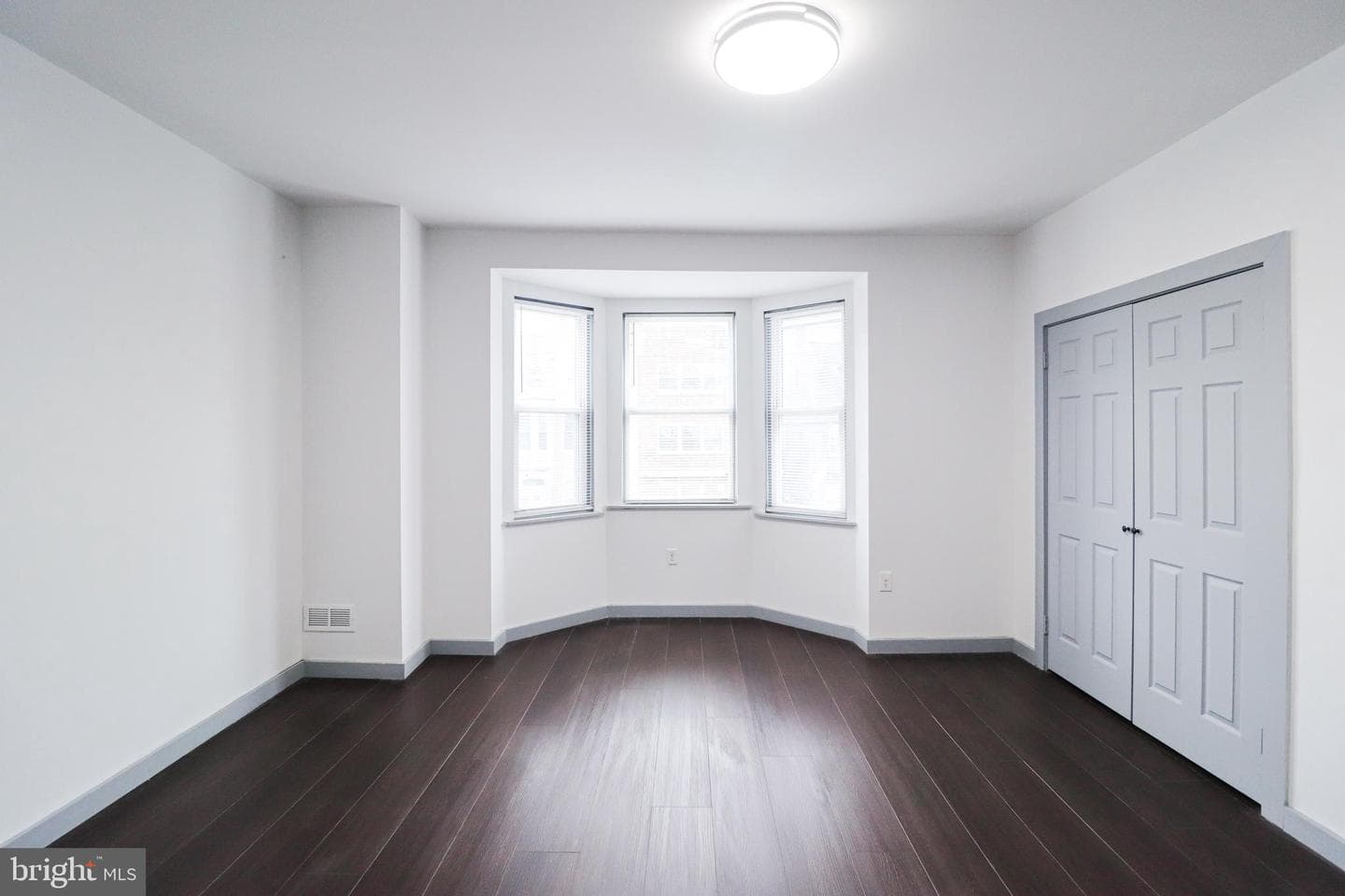 539 W King Street photo 32
